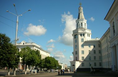 «Город Киров»:Киров и Чебоксары... Кто теперь деревня?